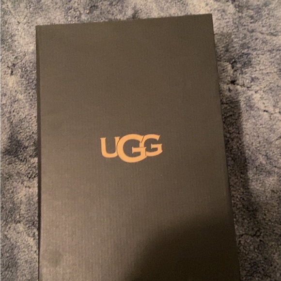 Mid uggs - Picture 4 of 4